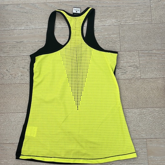 Nike dri fit tank - Picture 2 of 5